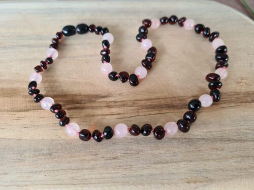Barnsteen baby ketting cherry rozekwarts – Lovelle Naturelle
